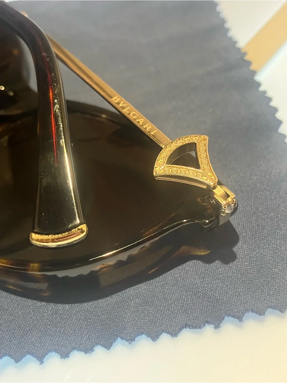 Bvlgari Tortoiseshell cat eye Sunglasses with Dark Havana Gradient Lenses GUC